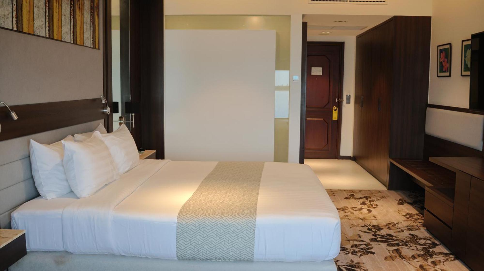 Hotel Cambodiana Phnom Penh Eksteriør billede