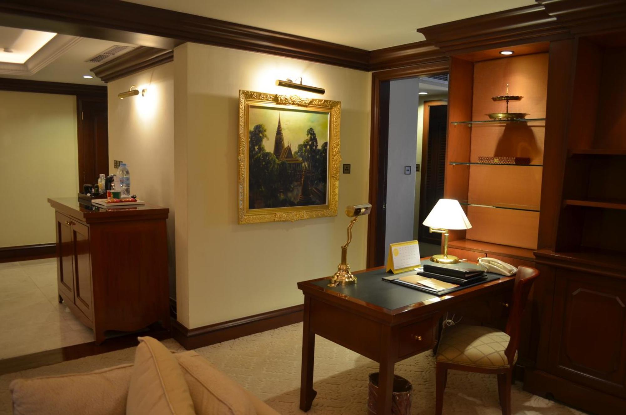 Hotel Cambodiana Phnom Penh Eksteriør billede